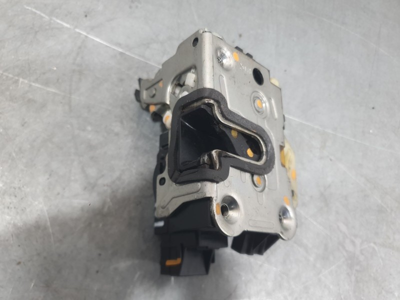 Recambio de cerradura puerta delantera derecha para dacia duster (hs_) 1.5 dci referencia OEM IAM 8200735224  