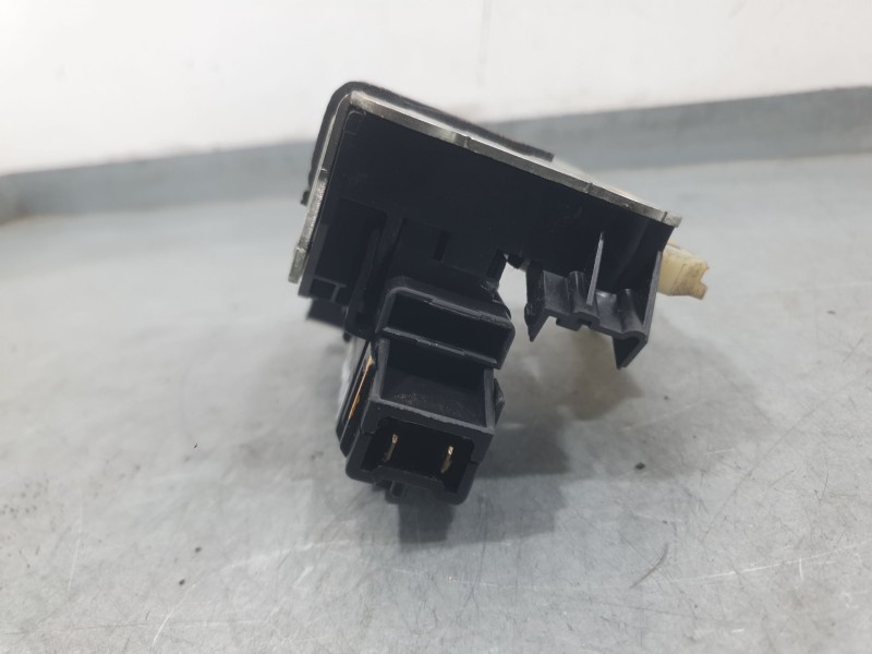 Recambio de cerradura puerta delantera derecha para dacia duster (hs_) 1.5 dci referencia OEM IAM 8200735224  