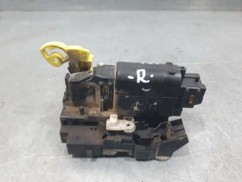 Recambio de cerradura puerta trasera derecha para dacia duster (hs_) 1.5 dci referencia OEM IAM 825029556R  