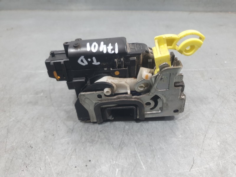 Recambio de cerradura puerta trasera derecha para dacia duster (hs_) 1.5 dci referencia OEM IAM 825029556R  