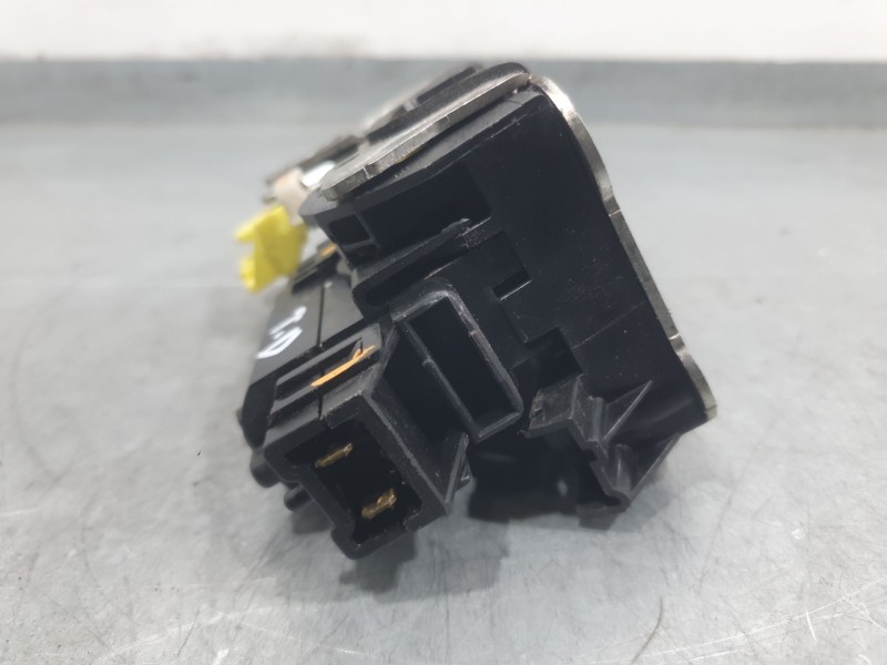 Recambio de cerradura puerta trasera derecha para dacia duster (hs_) 1.5 dci referencia OEM IAM 825029556R  