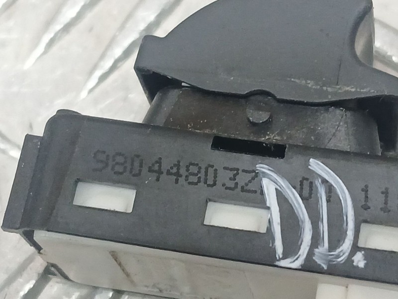 Recambio de mando elevalunas delantero derecho para citroën c4 iii (ba_, bb_, bc_) 1.5 bluehdi 130 (bbyhzb) referencia OEM IAM 9