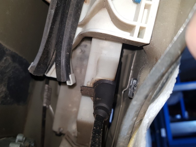 Recambio de cerradura puerta delantera izquierda para peugeot 208 i (ca_, cc_) 1.2 vti 82 referencia OEM IAM 9812500880  