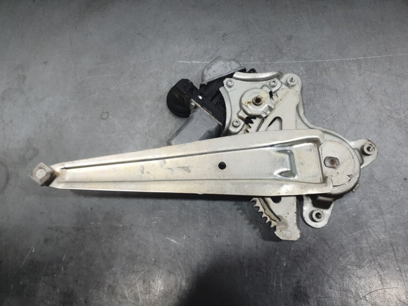 Recambio de elevalunas trasero izquierdo para lexus ct 200h referencia OEM IAM  6 CABLES ELECTRICO