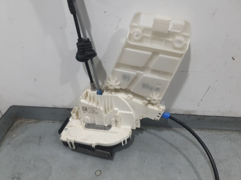 Recambio de cerradura puerta delantera derecha para jeep compass ii busines 4x2 referencia OEM IAM 52139900  