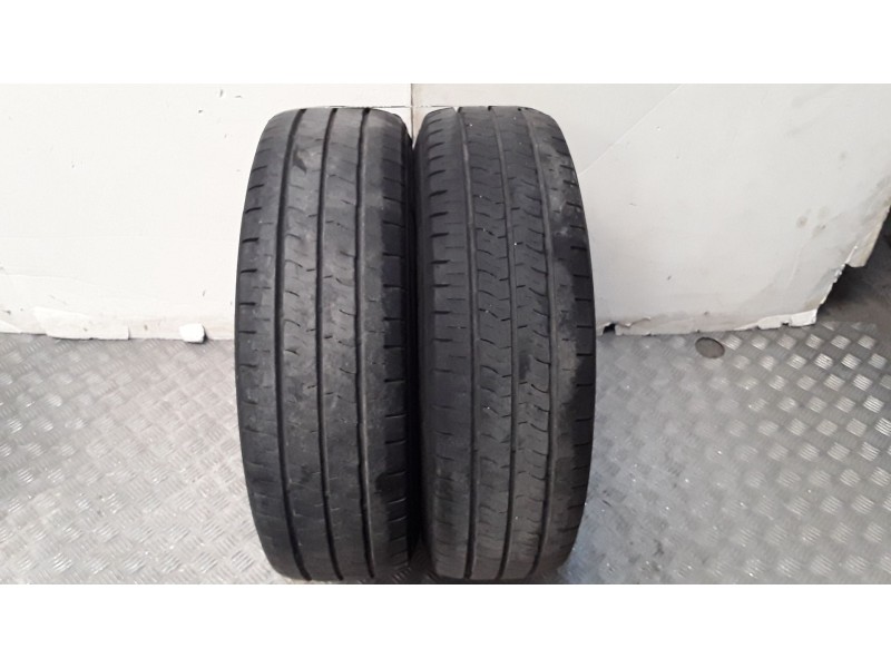 Recambio de neumatico pareja para neumaticos reutilizados - referencia OEM IAM 2157516C113-111R KUMHO 215/75/16C/113-111R