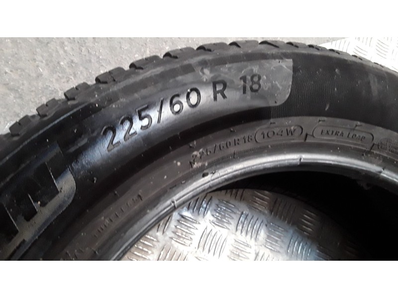Recambio de neumatico pareja para neumaticos reutilizados - referencia OEM IAM 2256018104W MICHELIN 225/60/18/104W