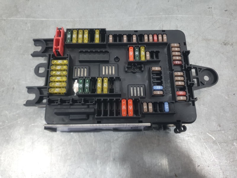 Recambio de caja reles / fusibles para bmw 3 (f30, f80) 335 d xdrive referencia OEM IAM 926111003  