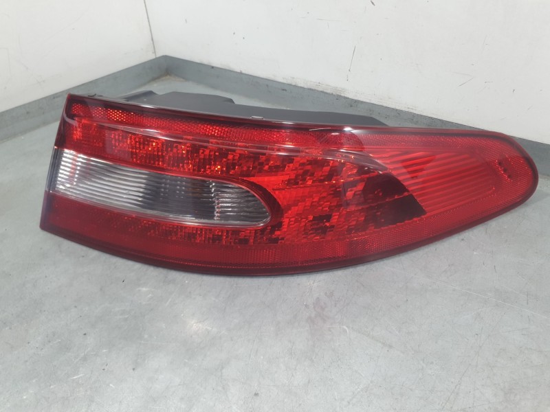 Recambio de piloto trasero derecho exterior para jaguar xf i (x250) 2.7 d referencia OEM IAM 8X2313404 04704 HELLA