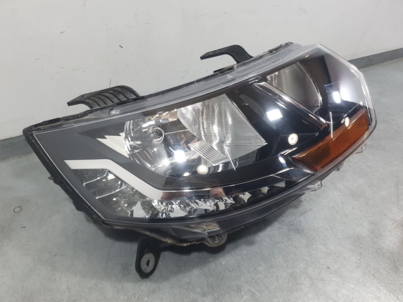 Recambio de faro derecho para mahindra kuv 100 nxt 1.2 vvt referencia OEM IAM 1701AAA08231N DL026G 