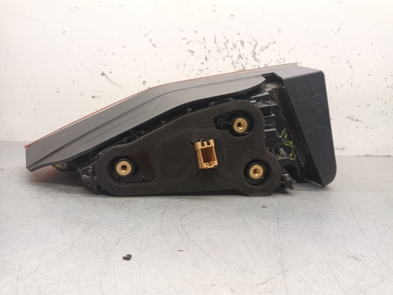 Recambio de piloto trasero derecho interior para skoda octavia iv (nx3, nn3, pv3) 1.5 tsi referencia OEM IAM 5E6945308D  