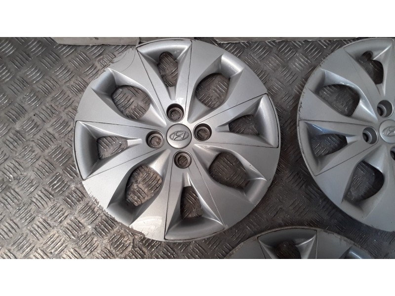 Recambio de juego tapacubos para hyundai i20 ii (gb, ib) 1.2 referencia OEM IAM 15´´ -- 4 TORN HYUNDAI ROZADA