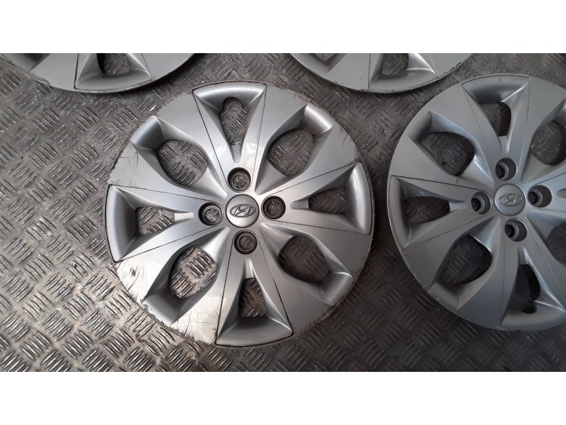 Recambio de juego tapacubos para hyundai i20 ii (gb, ib) 1.2 referencia OEM IAM 15´´ -- 4 TORN HYUNDAI ROZADA