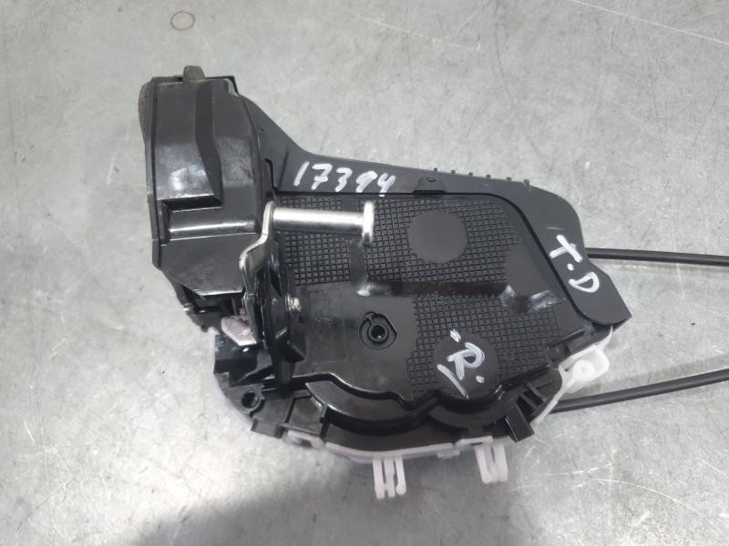 Recambio de cerradura puerta trasera derecha para toyota yaris (_p13_) 1.0 (ksp130) referencia OEM IAM 690500D310  