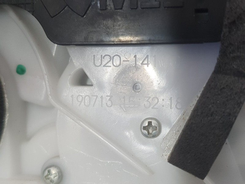 Recambio de cerradura puerta trasera derecha para toyota yaris (_p13_) 1.0 (ksp130) referencia OEM IAM 690500D310  