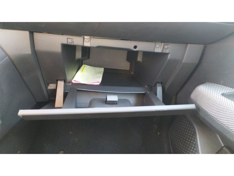 Recambio de guantera para dacia sandero iii 1.0 tce 90 referencia OEM IAM 682523993R  
