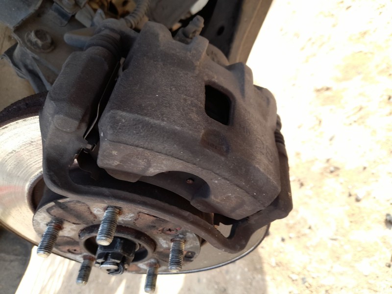 Recambio de pinza freno delantera derecha para hyundai tucson (jm) 2.0 crdi referencia OEM IAM 581902EA10  