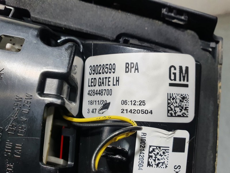 Recambio de piloto trasero izquierdo para opel zafira tourer expression referencia OEM IAM 39028599 428448700 INTERIOR