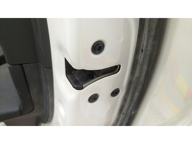 Recambio de cerradura puerta trasera derecha para kg mobility korando (c300) 1.5 referencia OEM IAM 7132037000  