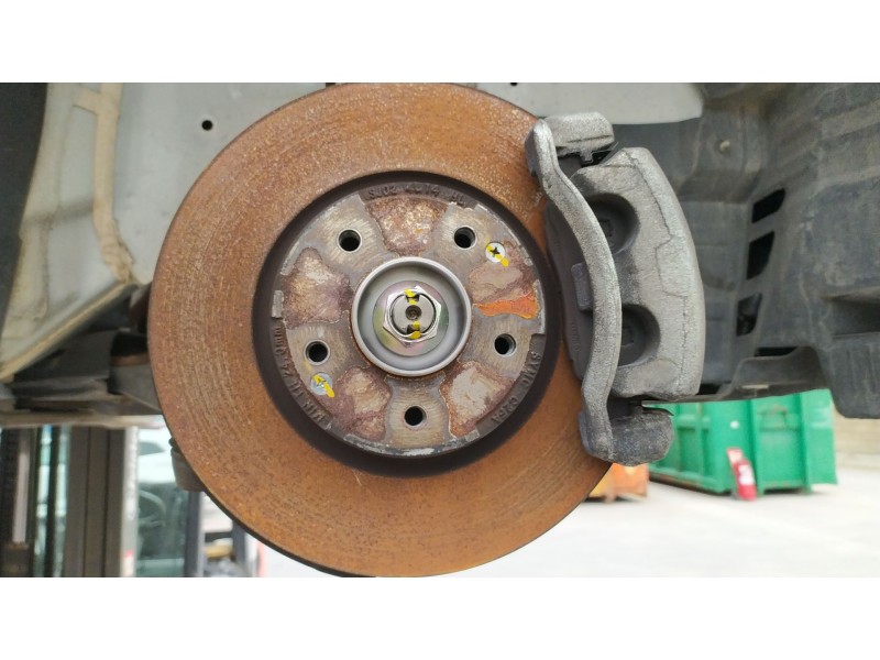 Recambio de mangueta delantera derecha para kg mobility korando (c300) 1.5 referencia OEM IAM 4122037001  