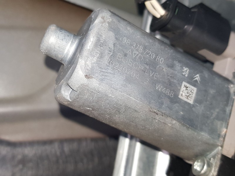 Recambio de elevalunas delantero derecho para citroën c3 iii (sx) 1.5 bluehdi 100 (sxyhyp, sxyhtu) referencia OEM IAM 9840154480