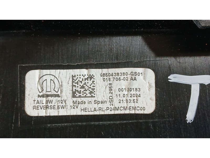 Recambio de piloto trasero derecho interior para peugeot 2008 ii (ud_, us_, uy_, uj_, ur_, uc_) 1.2 puretech 100 referencia OEM 