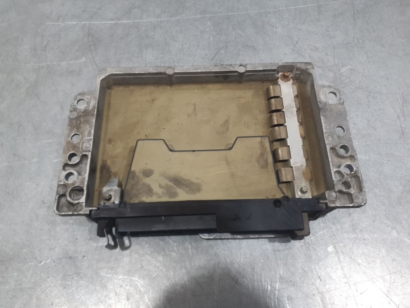 Recambio de centralita motor uce para renault megane i classic (la0/1_) 1.6 e (la0f, la0s) referencia OEM IAM 7700105979 S115300