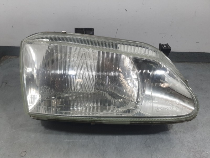 Recambio de faro derecho para renault megane i classic (la0/1_) 1.6 e (la0f, la0s) referencia OEM IAM 7700831463M  