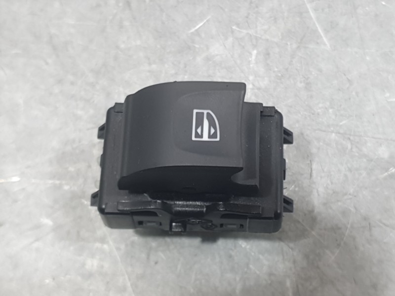 Recambio de mando elevalunas delantero derecho para dacia sandero iii 1.0 tce 90 referencia OEM IAM 254118439R  