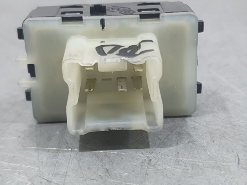 Recambio de mando elevalunas delantero derecho para dacia sandero iii 1.0 tce 90 referencia OEM IAM 254118439R  