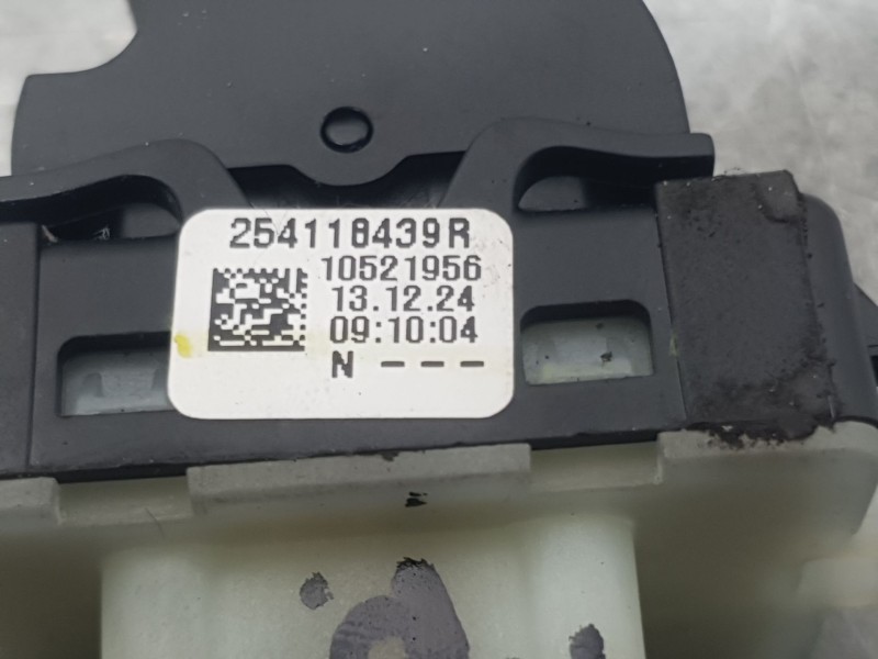 Recambio de mando elevalunas delantero derecho para dacia sandero iii 1.0 tce 90 referencia OEM IAM 254118439R  