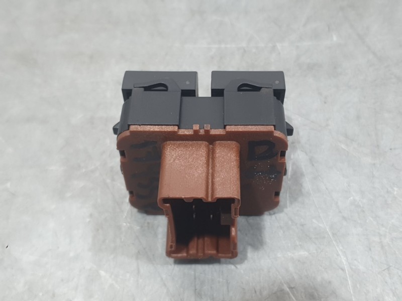 Recambio de mando elevalunas delantero izquierdo para dacia sandero iii 1.0 tce 90 referencia OEM IAM 254113300R C/MANDO RETROVI