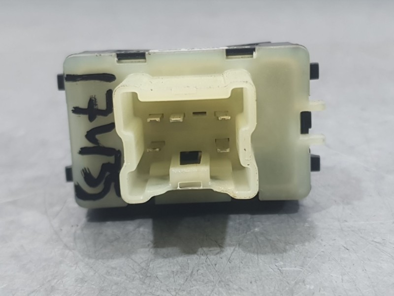 Recambio de mando elevalunas trasero izquierdo para dacia sandero iii 1.0 tce 90 referencia OEM IAM 254118439R  