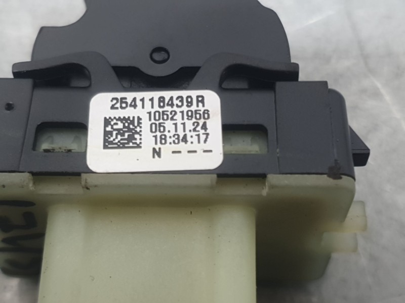 Recambio de mando elevalunas trasero izquierdo para dacia sandero iii 1.0 tce 90 referencia OEM IAM 254118439R  