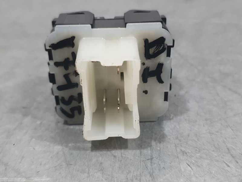 Recambio de mando elevalunas delantero izquierdo para dacia sandero iii 1.0 tce 90 referencia OEM IAM 254112588R DELANTERO 