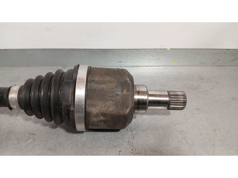 Recambio de transmision delantera izquierda para peugeot 308 sw ii (lc_, lj_, lr_, lx_, l4_) 1.2 thp 130 referencia OEM IAM 9677