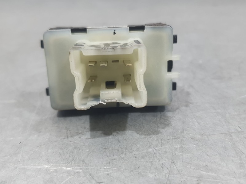 Recambio de mando elevalunas trasero derecho para dacia sandero iii 1.0 tce 90 referencia OEM IAM 254118439R  