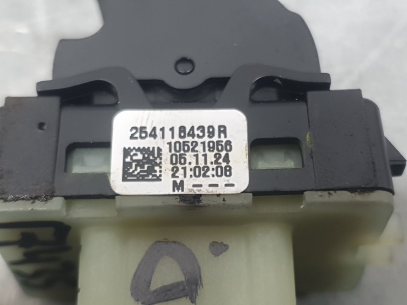 Recambio de mando elevalunas trasero derecho para dacia sandero iii 1.0 tce 90 referencia OEM IAM 254118439R  