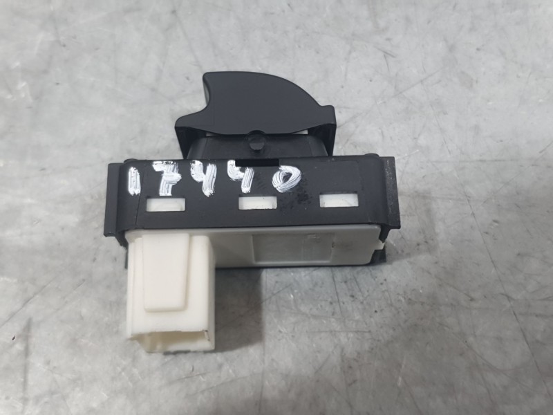 Recambio de mando elevalunas delantero derecho para opel corsa f (p2jo) 1.2 (68) referencia OEM IAM 98044803ZD  