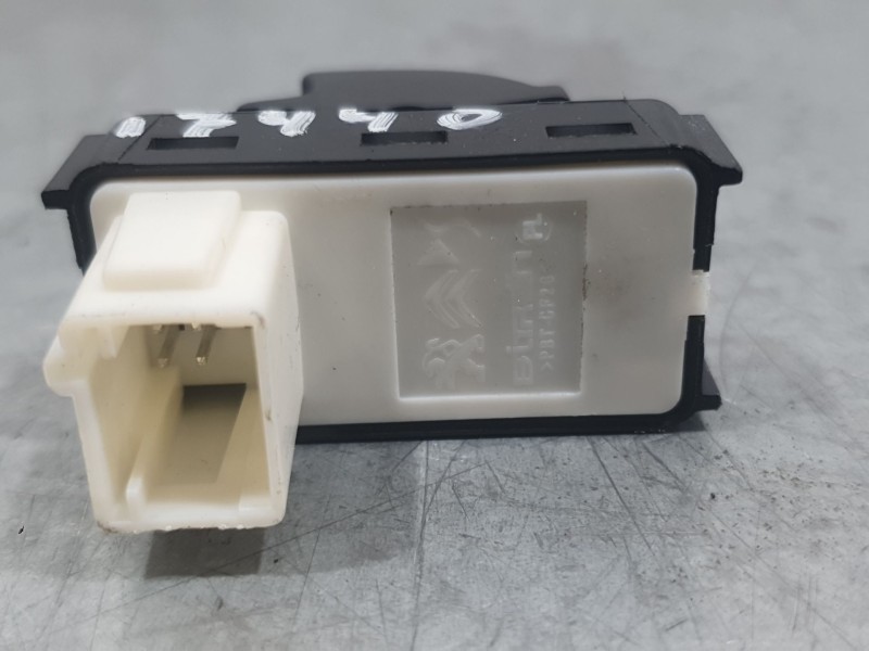 Recambio de mando elevalunas delantero derecho para opel corsa f (p2jo) 1.2 (68) referencia OEM IAM 98044803ZD  