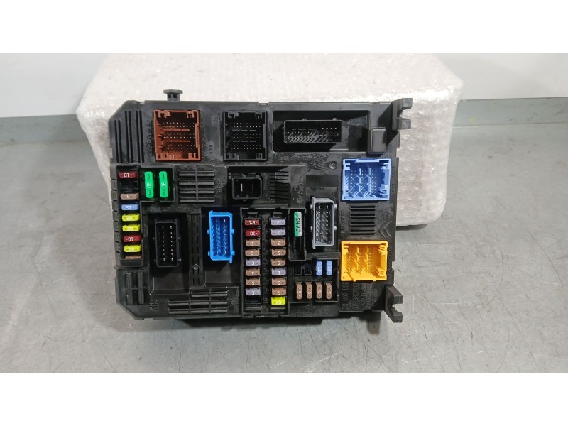 Recambio de caja reles / fusibles para citroën c3 iii (sx) 1.5 bluehdi 100 (sxyhyp, sxyhtu) referencia OEM IAM 9845141280 BSI 28
