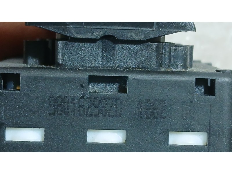 Recambio de mando elevalunas delantero izquierdo para citroën c3 iii (sx) 1.5 bluehdi 100 (sxyhyp, sxyhtu) referencia OEM IAM 98