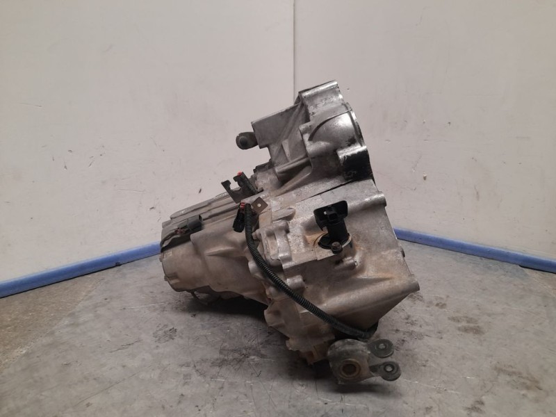 Recambio de caja cambios para nissan almera (n15) lx referencia OEM IAM 320100N912  5VELOCIDADES