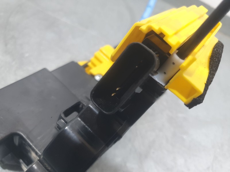 Recambio de cerradura puerta delantera derecha para kg mobility korando (c300) 1.5 referencia OEM IAM 7122037000  