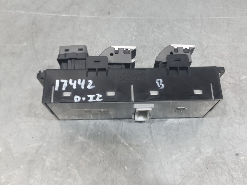 Recambio de mando elevalunas delantero izquierdo para kg mobility korando (c300) 1.5 referencia OEM IAM 8581137200 C/MANDO RETRO