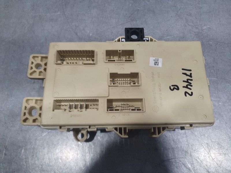 Recambio de caja reles / fusibles para kg mobility korando (c300) 1.5 referencia OEM IAM 8219037230  