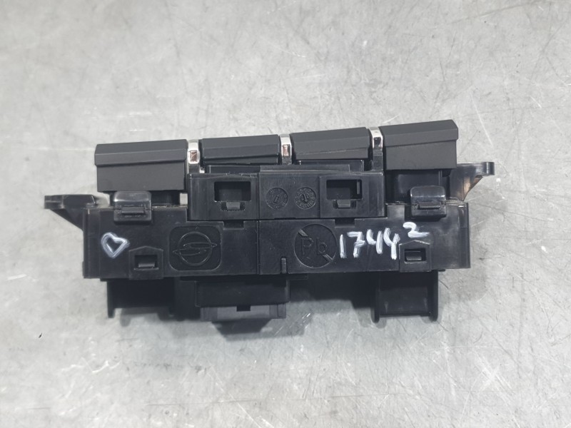 Recambio de mando multifuncion para kg mobility korando (c300) 1.5 referencia OEM IAM 8580237040  