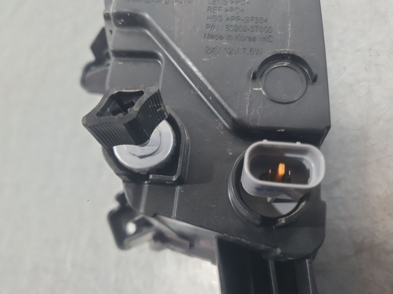 Recambio de faro antiniebla derecho para kg mobility korando (c300) 1.5 referencia OEM IAM 8320237000  