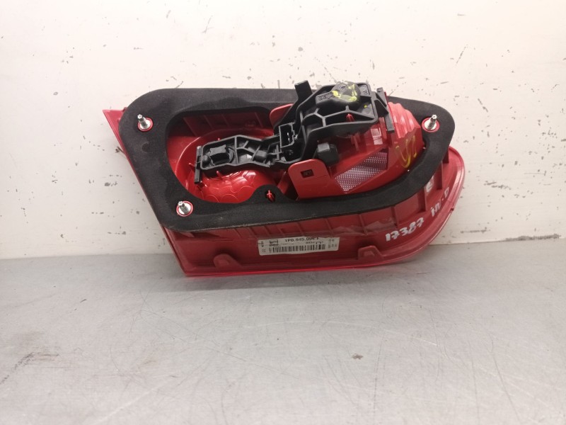 Recambio de piloto trasero derecho interior para seat leon (1p1) 1.9 tdi referencia OEM IAM 1P0945108D  