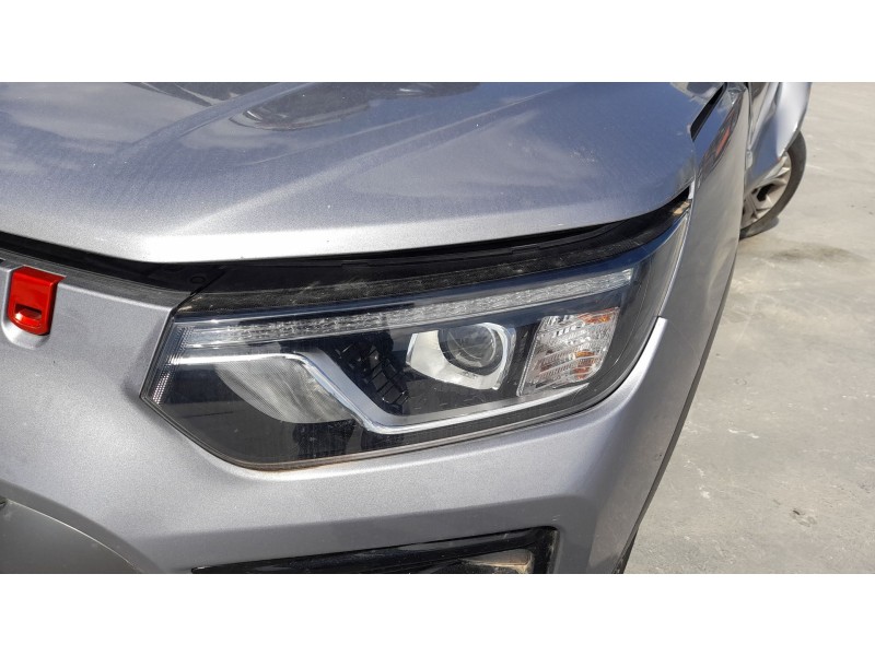 Recambio de faro izquierdo para ssangyong tivoli 1.5 referencia OEM IAM 8310135000  
